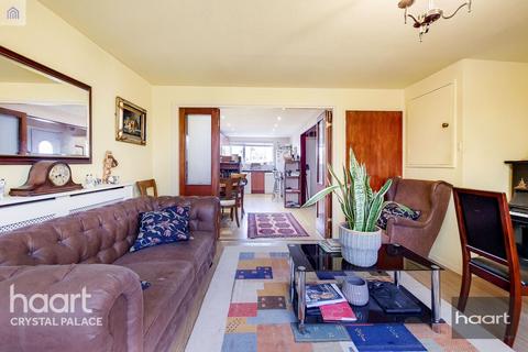 25 Wedgwood Way, London, SE19 3ES