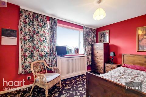 25 Wedgwood Way, London, SE19 3ES