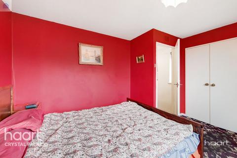 25 Wedgwood Way, London, SE19 3ES