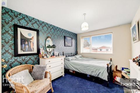 25 Wedgwood Way, London, SE19 3ES