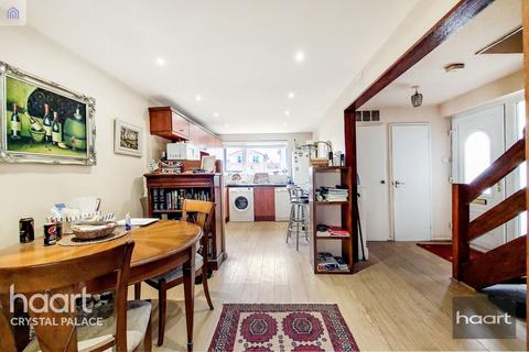 25 Wedgwood Way, London, SE19 3ES