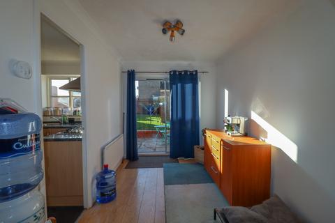 3 bedroom semi-detached house to rent, Green Road, Newmarket