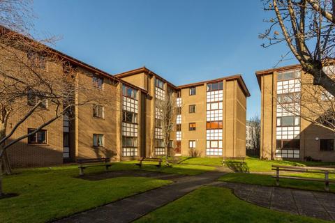 9/10 Allanfield, Edinburgh, EH7 5YH