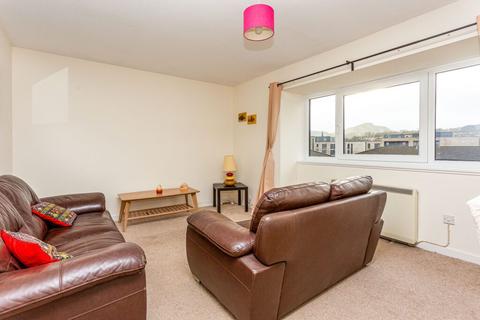 9/10 Allanfield, Edinburgh, EH7 5YH