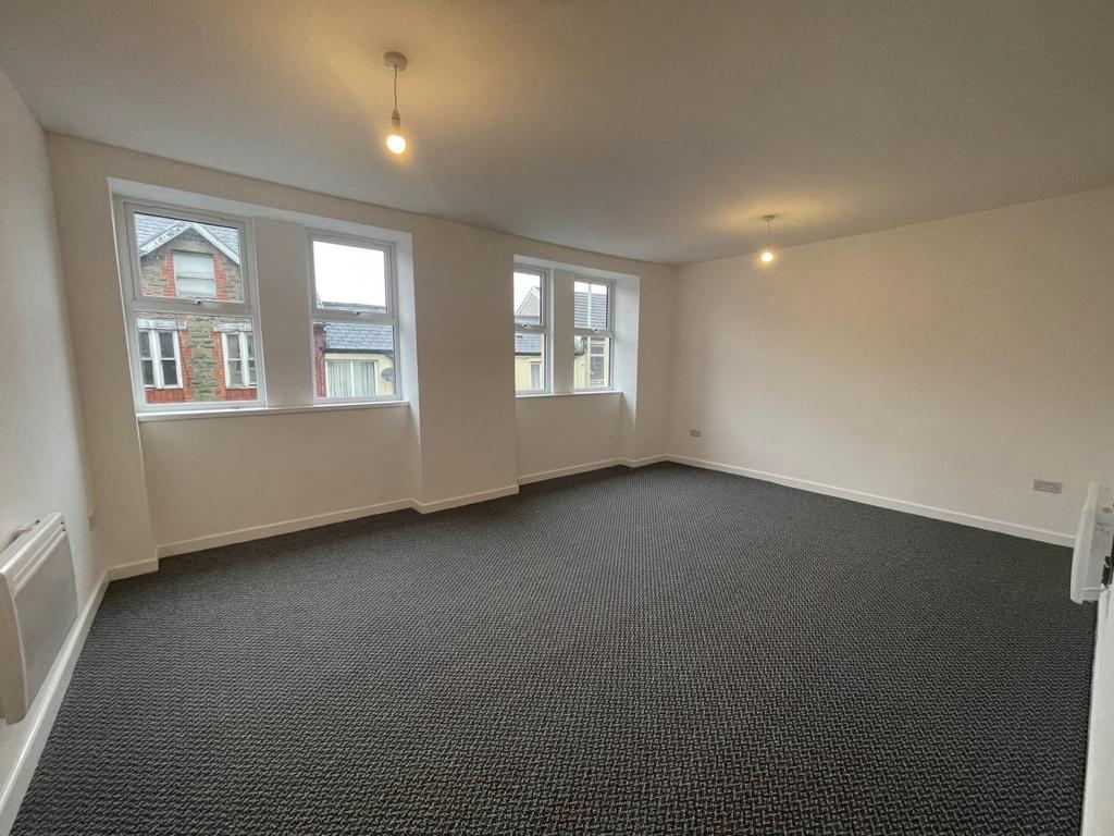 Mill Street Tonyrefail Tonyrefail 1 bed flat £600 pcm (£138 pw)