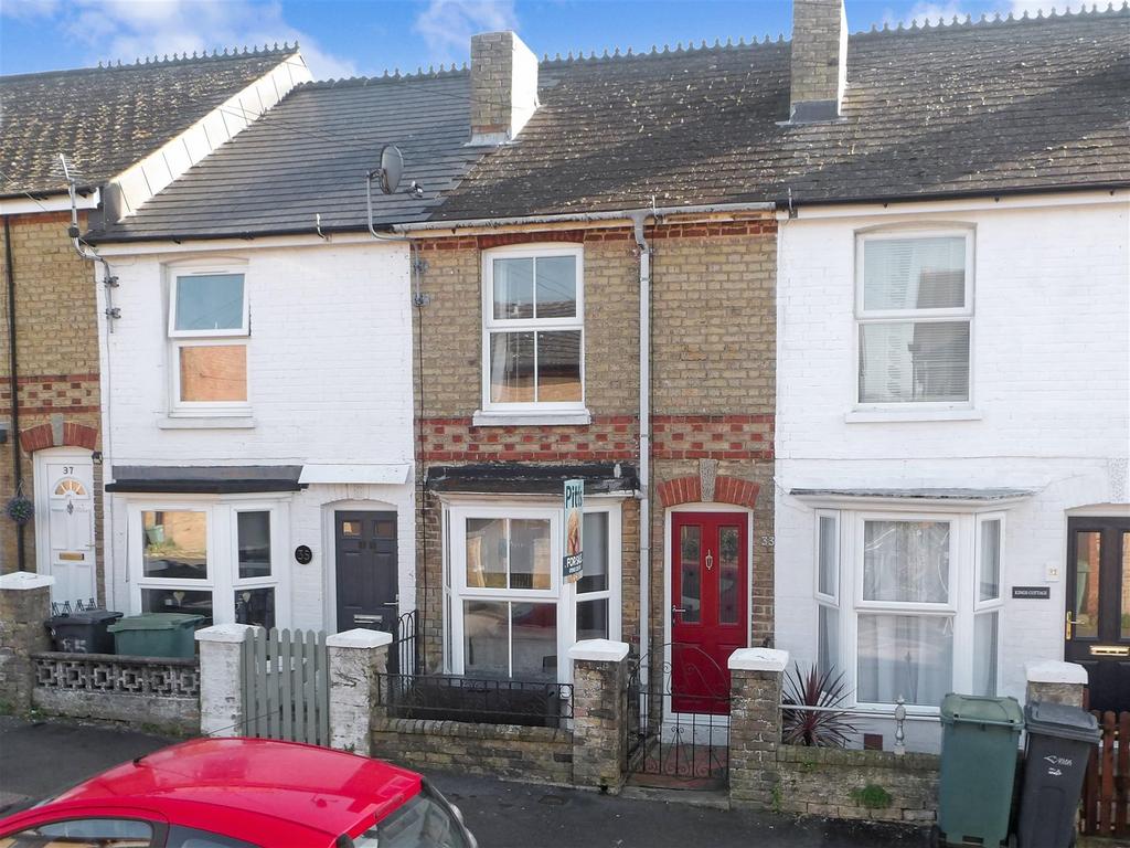 Kings Road, East Cowes, Isle of Wight 2 bed terraced house for sale £