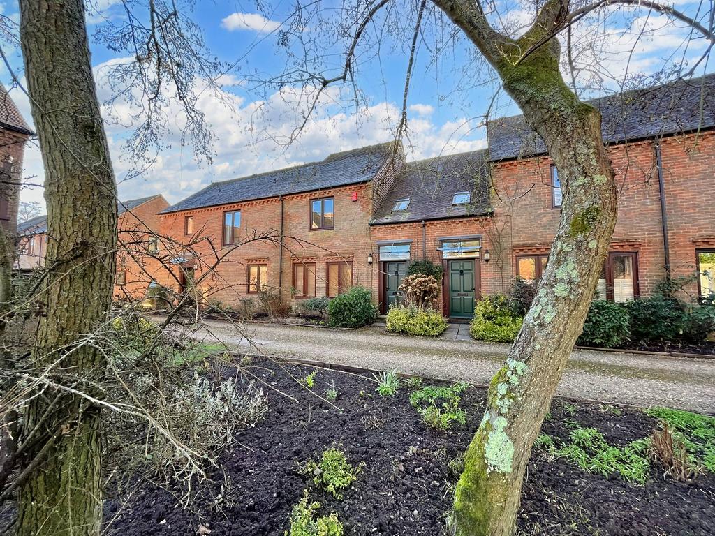 Bearwater, Hungerford RG17 2 bed terraced house for sale £560,000