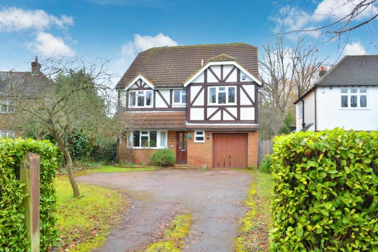 Limes Avenue, Horley, RH6 4 bed detached house £750,000