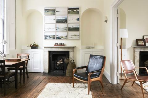 9 Lloyd Square, London, WC1X 9BA