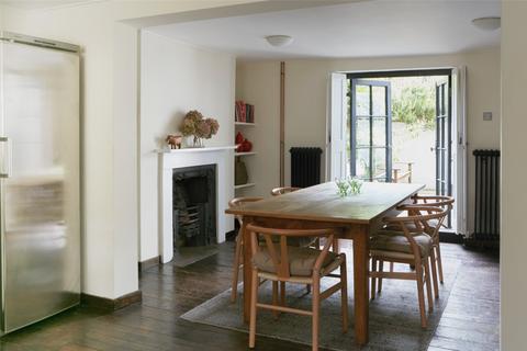 9 Lloyd Square, London, WC1X 9BA