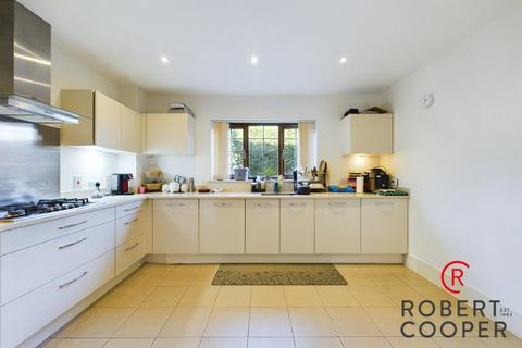 5 bedroom detached house to rent, Blagrove Crescent, Pembroke Park, Ruislip, HA4