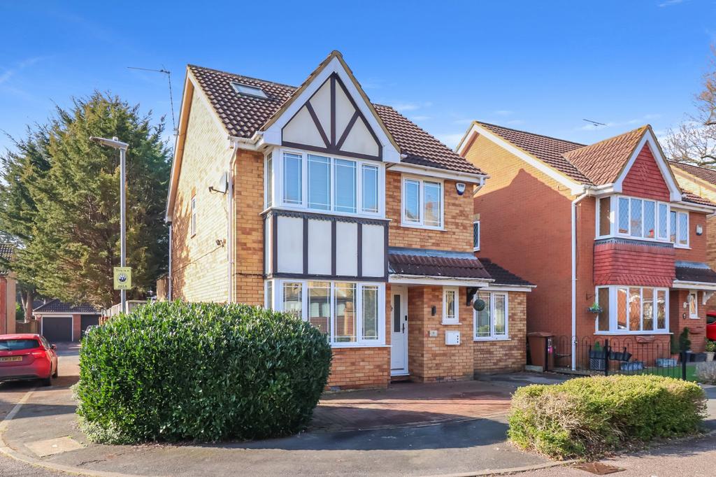 Lysander Way, Abbots Langley, Herts, WD5 4 bed detached house £790,000