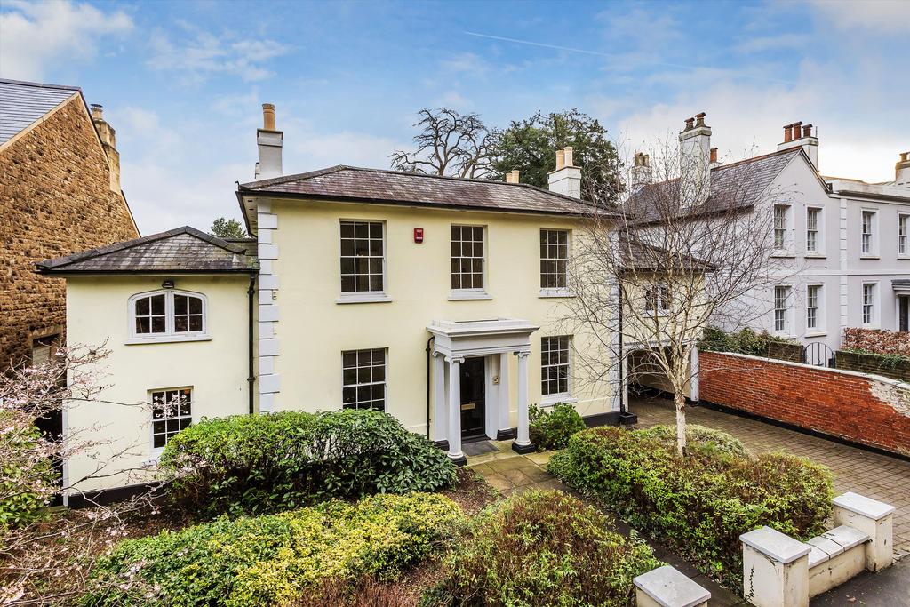 Portsmouth Road, Guildford, Surrey, GU2 4 bed detached house for sale