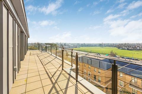 3 bedroom penthouse to rent - Pinewood Gardens, Teddington, Middlesex, TW11