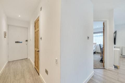 1, Brackendale Court, 54 Park Road, Beckenham, BR3 1QX