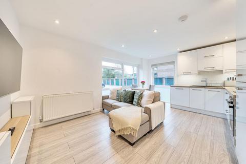 1, Brackendale Court, 54 Park Road, Beckenham, BR3 1QX