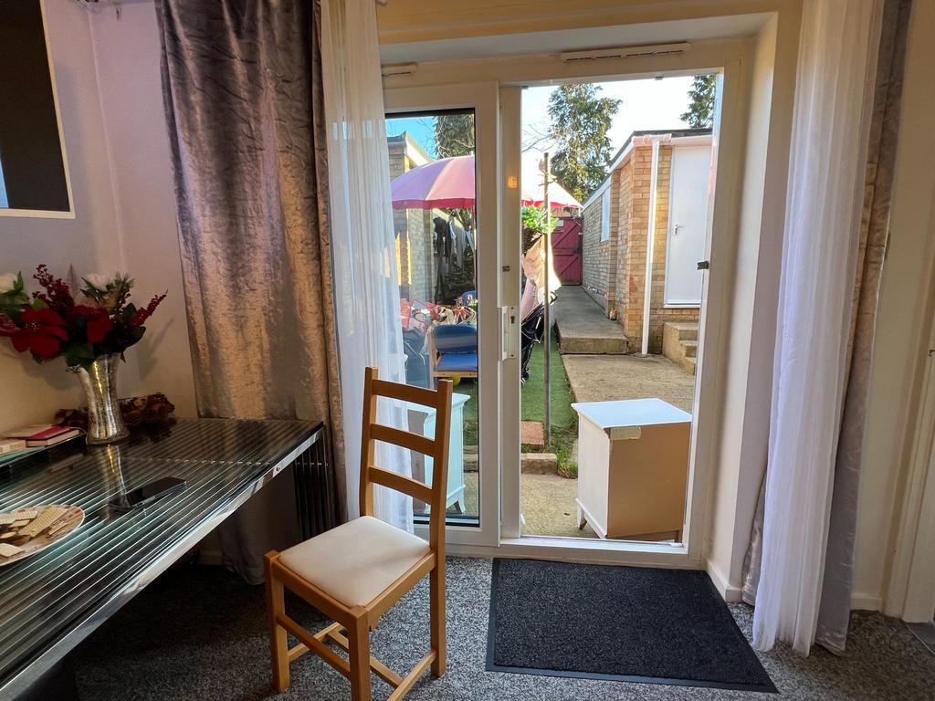 Evenlode, Banbury 3 bed detached house £1,250 pcm (£288 pw)