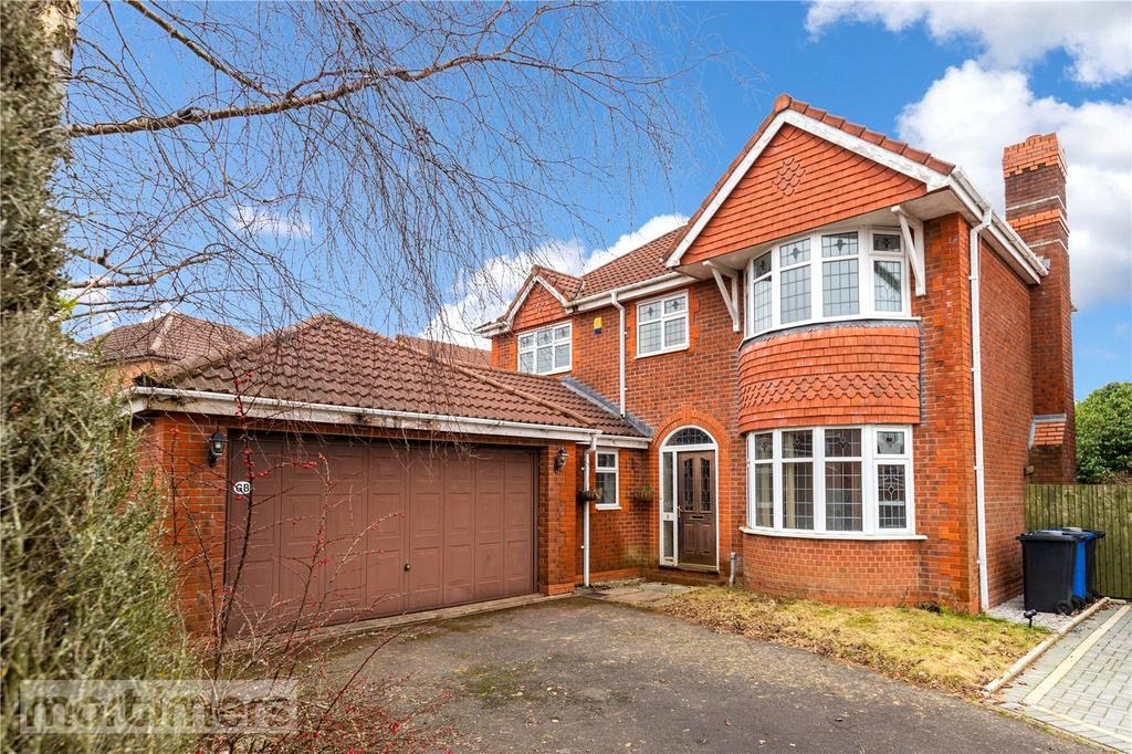 Lomond Gardens, Blackburn... 4 bed detached house £1,300 pcm (£300 pw)