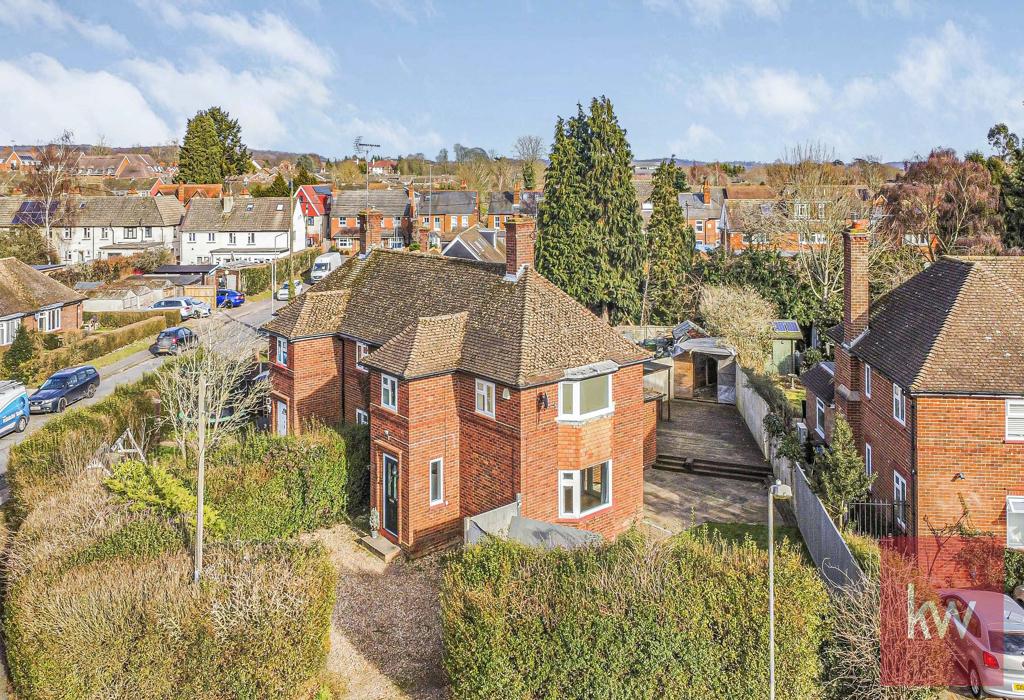 Newfield Gardens, Marlow, Buckinghamshire SL7 3 bed semidetached house