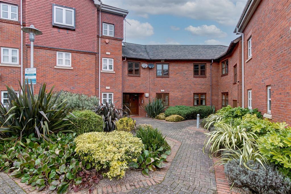 Old Hall Gardens, Shirley Solihull... 2 bed flat £180,000