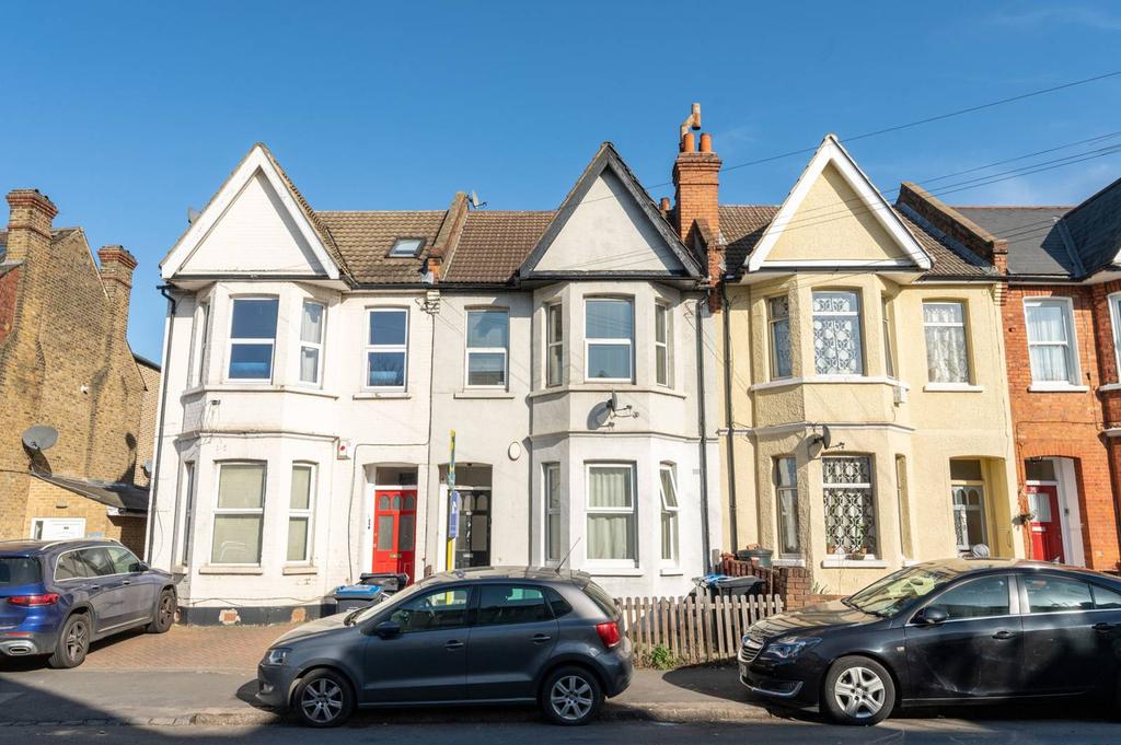 Melfort Road, Norbury, Thornton Heath, CR7 2 bed flat for sale £320,000