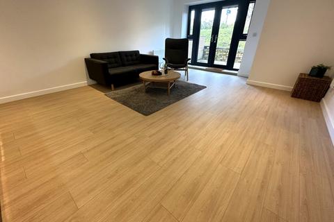 2 bedroom flat to rent, Upper Chorlton Road Manchester M16