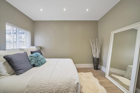 144 Maple Road, London, SE20 8JB