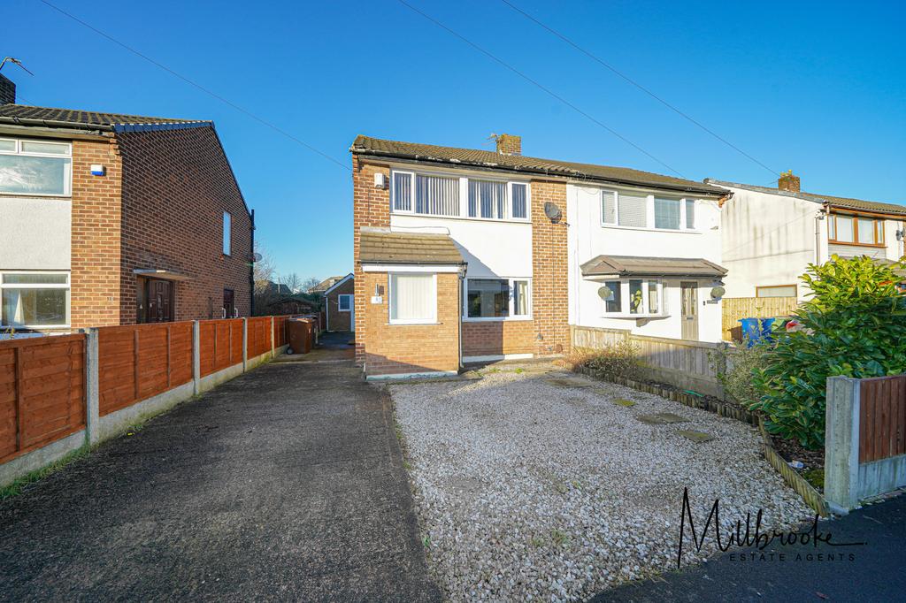 Glendale Road, Mosley Common, Manchester, M28 3 bed semidetached house