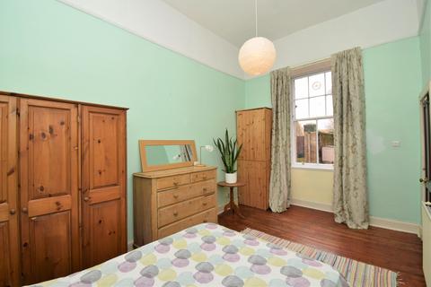 4/2 Seafield Road, Edinburgh, EH6 7LD