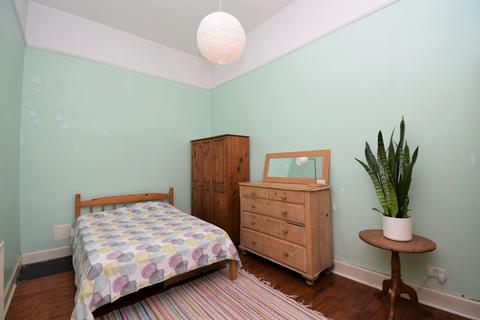 4/2 Seafield Road, Edinburgh, EH6 7LD