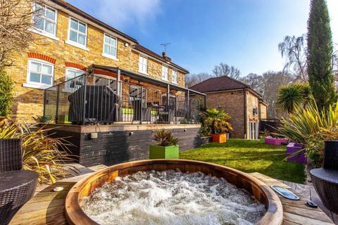 6 Merthyr Vale, Emmer Green, Reading, RG4 8QQ