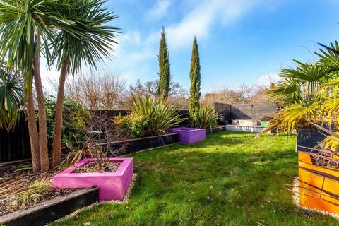 6 Merthyr Vale, Emmer Green, Reading, RG4 8QQ