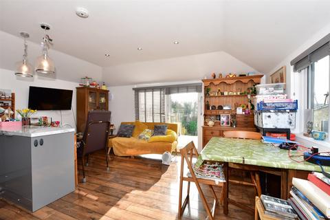 2 bedroom detached bungalow for sale - Ramsgate Road, Sarre, Birchington, Kent