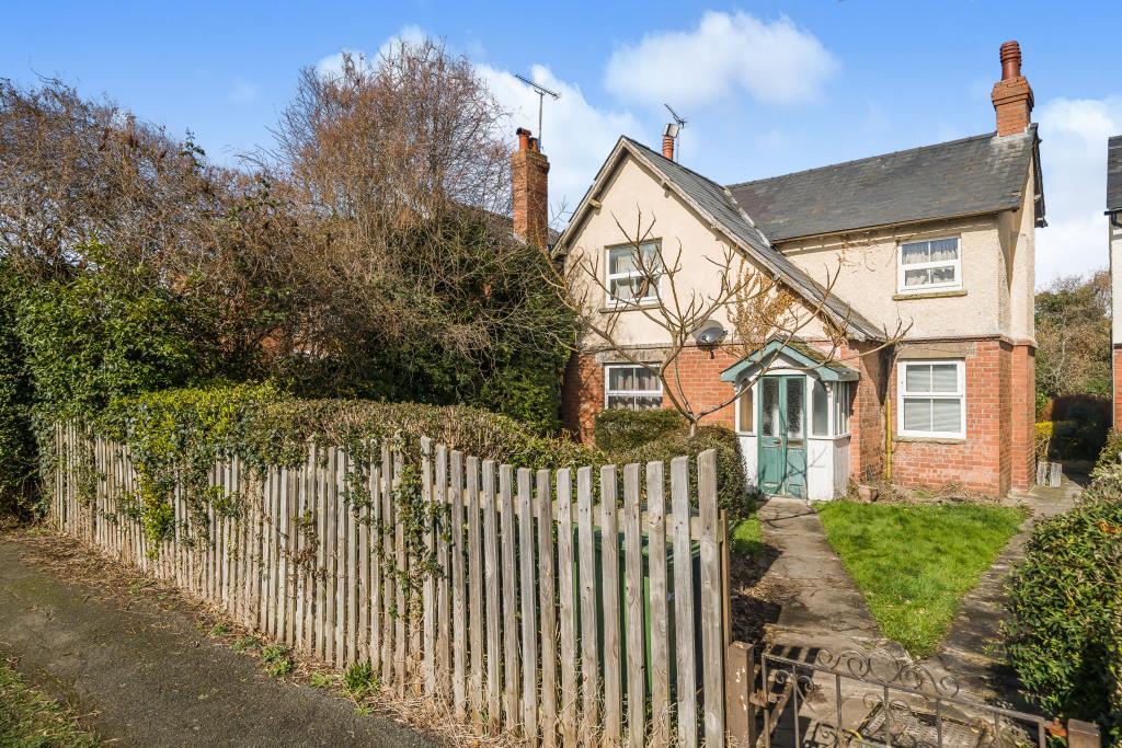 Leominster, Herefordshire, HR6 2 bed detached house for sale £140,000