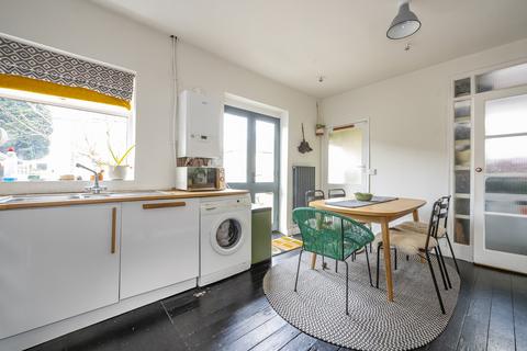 6 Hawkhill Avenue, Guiseley, Leeds, LS20 8AS