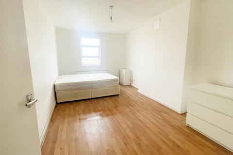 2 bedroom flat to rent, Stoke Newington, High Street, London, N16 0NY