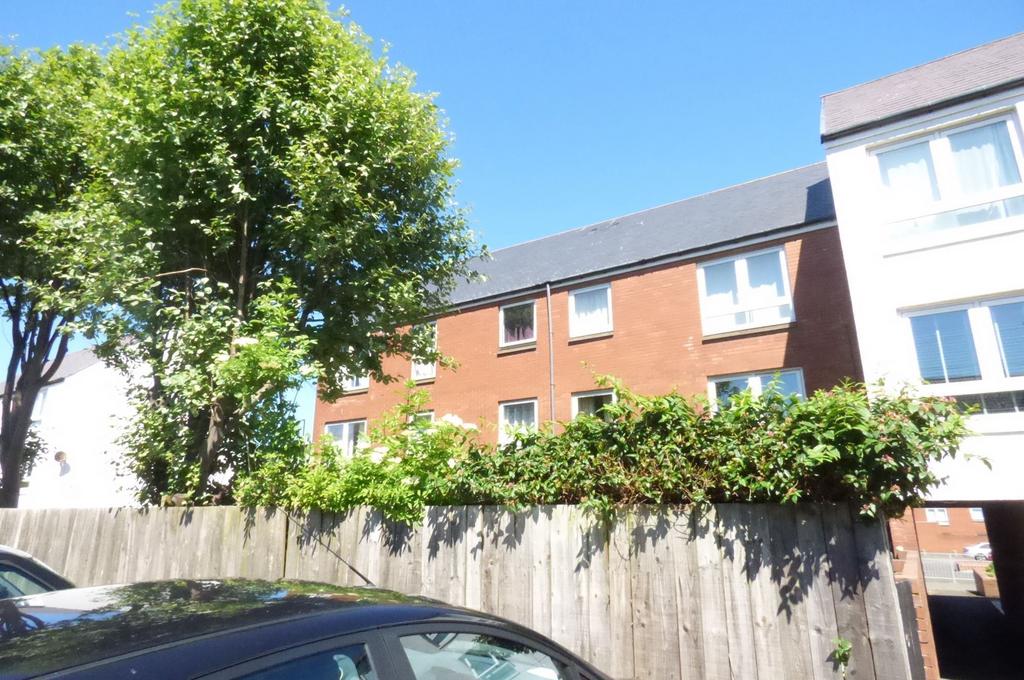 John Street, Cullercoats, North Shields, Tyne and Wear, NE30 4PJ 2 bed flat for sale £135,000