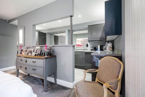 7 Beaconsfield Road, G12 0PJ