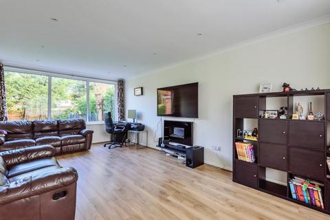1a Woodlea Drive, Bromley, BR2 0UG