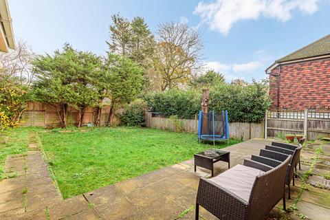 1a Woodlea Drive, Bromley, BR2 0UG