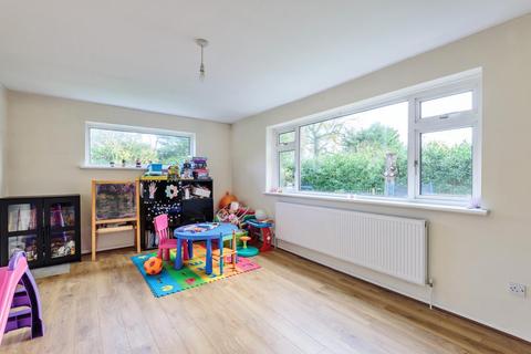 1a Woodlea Drive, Bromley, BR2 0UG