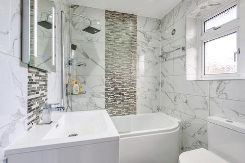 1a Woodlea Drive, Bromley, BR2 0UG