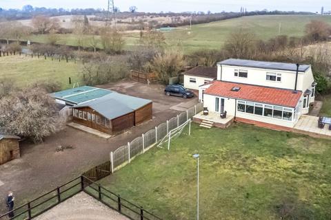 5 bedroom equestrian property for sale, High Street, Marton, DN21 5AW
