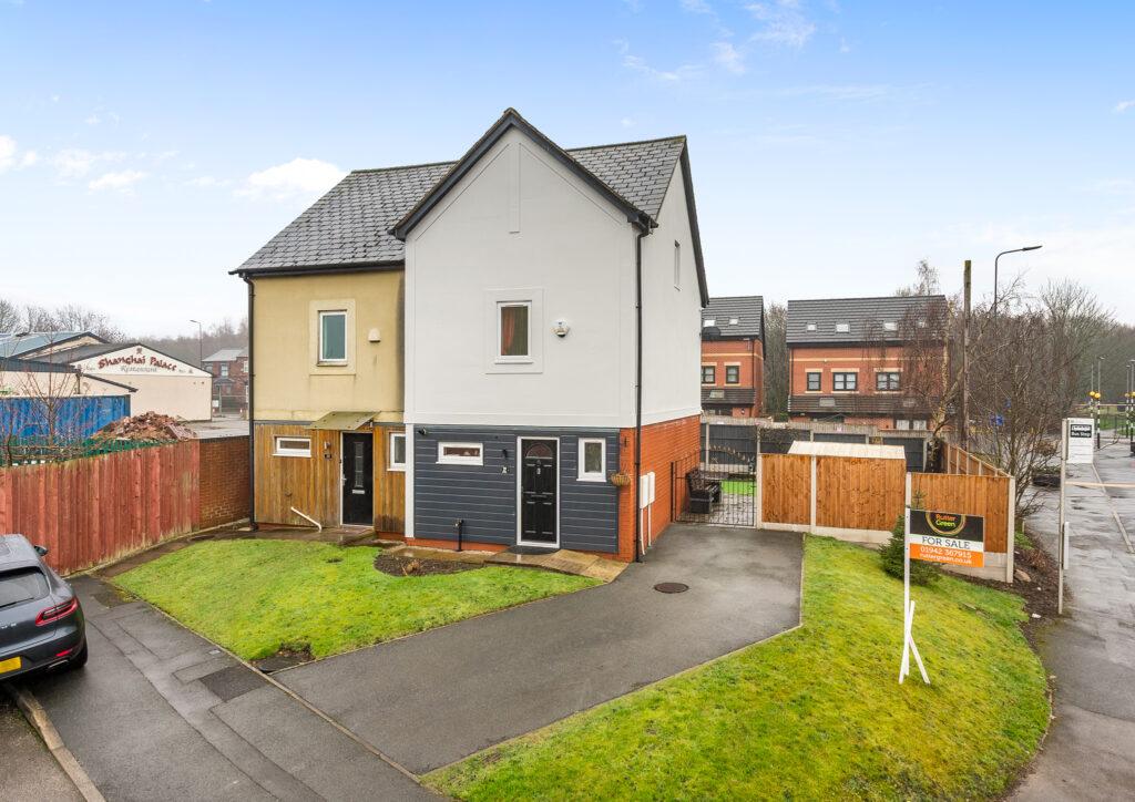 Pool Street, Poolstock, Wigan, WN3 5BT 3 bed semidetached house £180,000