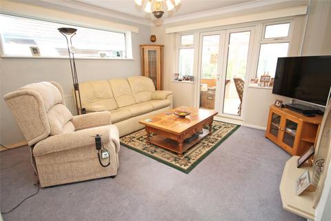 2 bedroom bungalow for sale - Arnolds Close, Barton on Sea, New Milton, Hampshire, BH25