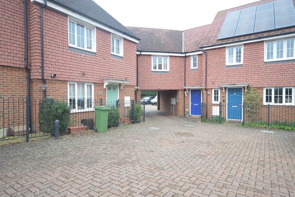 Hillview, High Street, Billingshurst, RH14 2 bed terraced house £