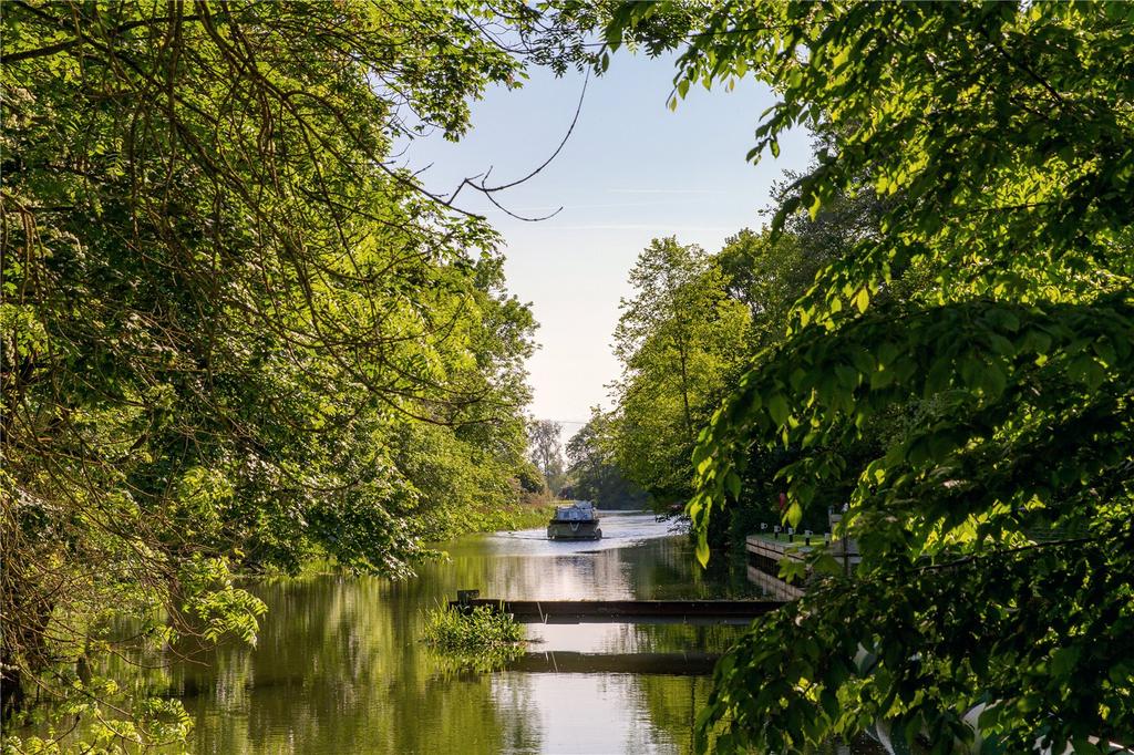 River Nene Passing