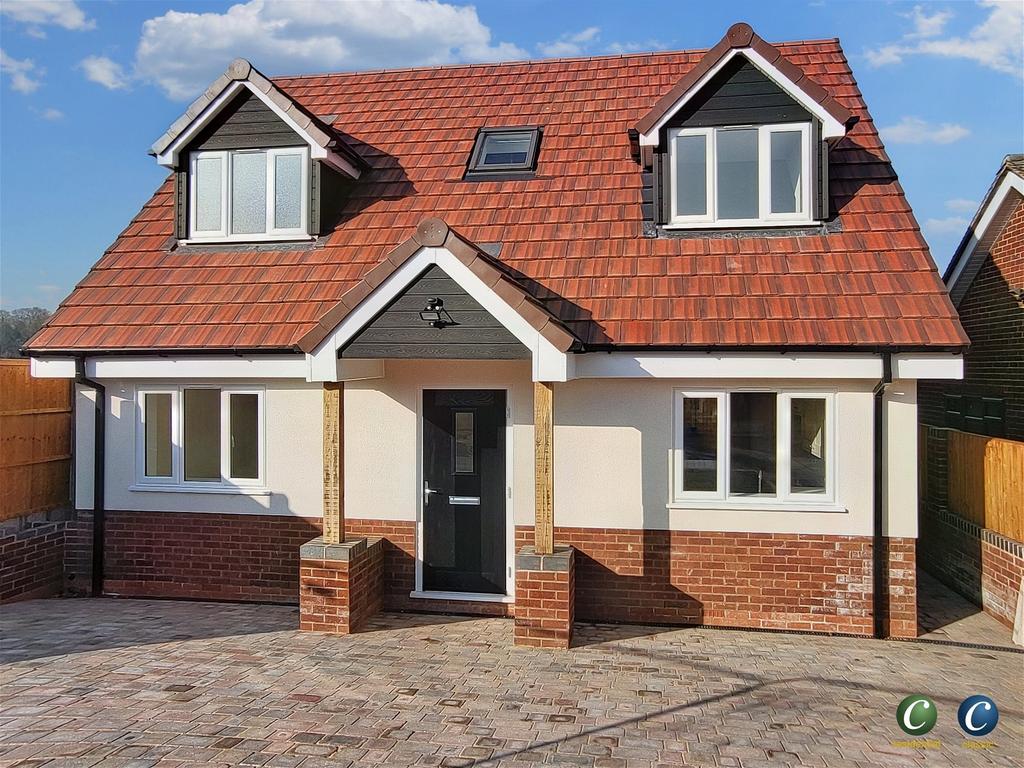 Burnthill Lane, Rugeley, WS15 2JG 3 bed detached house £269,995