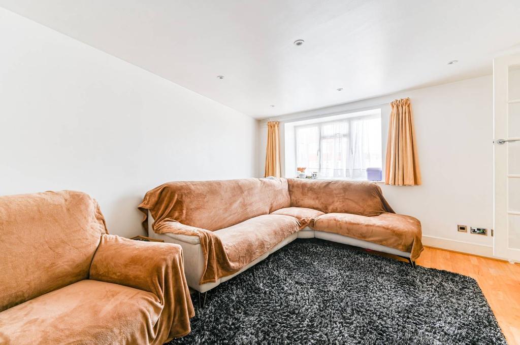 Derwent Crescent, Stanmore, HA7 3 bed semidetached house for sale £