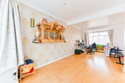 27 Derwent Crescent, Stanmore, HA7 2NE